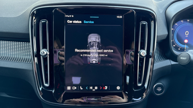 Volvo XC40 2.0 B4P Plus Dark 5dr Auto Petrol Estate